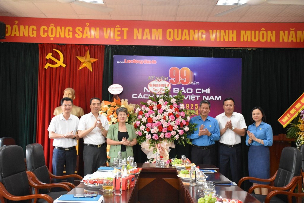Liên đoàn Lao động Việt Nam và Hà Nội ghi nhận những đóng góp của Báo Lao động Thủ đô