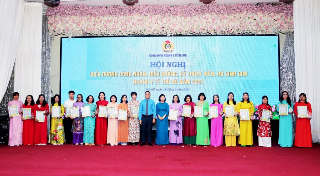 Thành phố Hà Nội: Vinh danh những “chiến binh áo trắng” xuất sắc