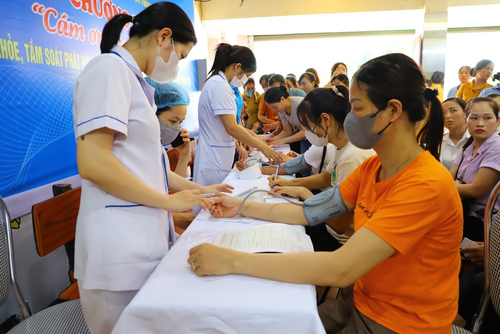 Huyện Thạch Thất: 100 công nhân lao động được khám sức khỏe miễn phí