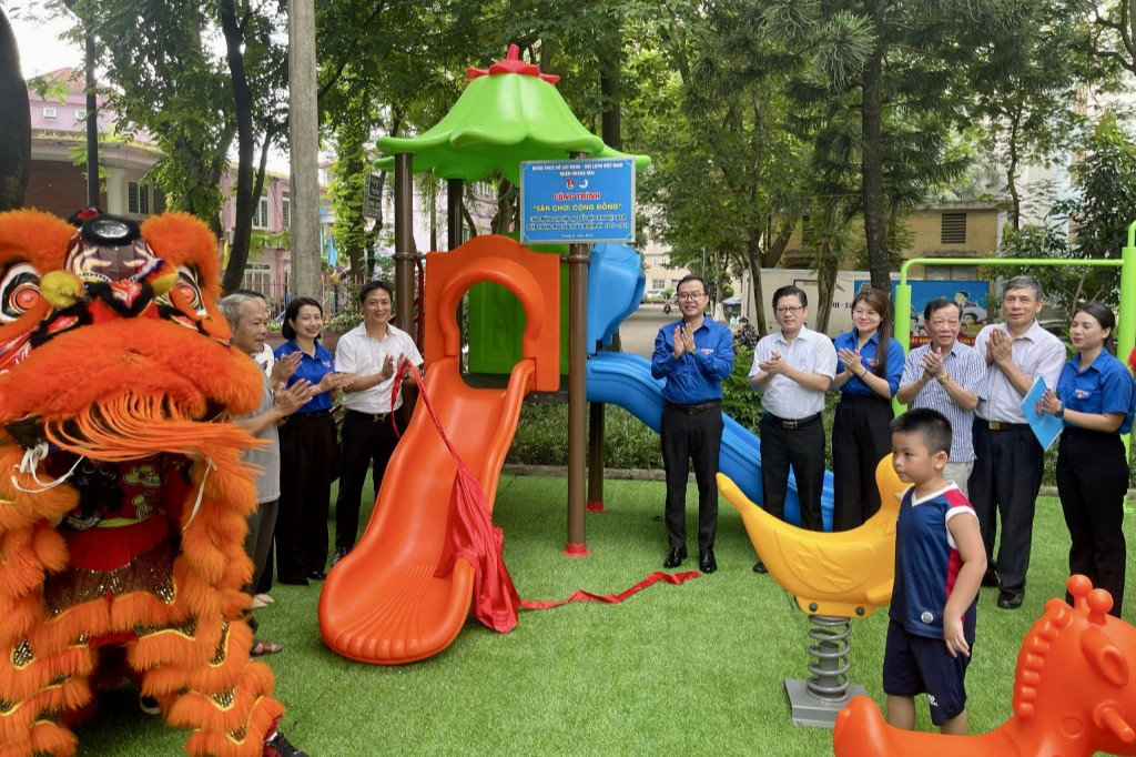Sân chơi mới, niềm vui nhân đôi cho thiếu nhi phường Đại Kim (quận Hoàng Mai)