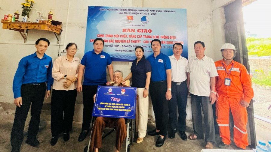 Tuổi trẻ Hà Nội thắp sáng niềm vui đến cựu thanh niên xung phong