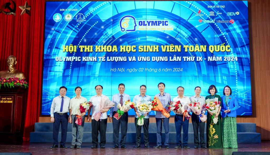 Olympic Kinh tế lượng và Ứng dụng: Sân chơi sáng tạo cho sinh viên tài năng