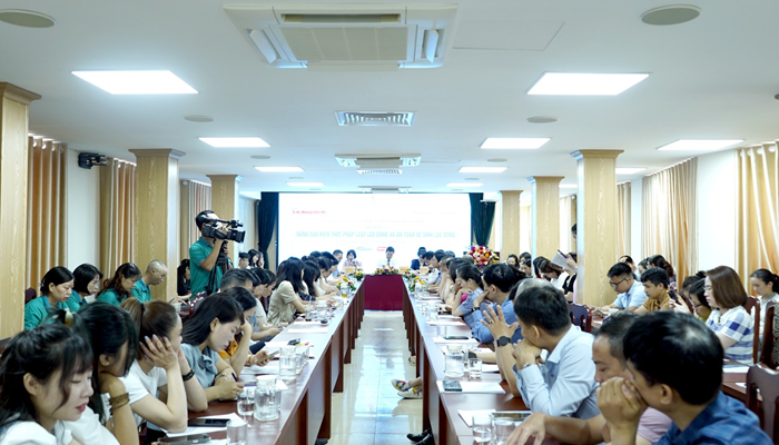 Giúp người lao động nâng cao kiến thức pháp luật lao động và an toàn, vệ sinh lao động