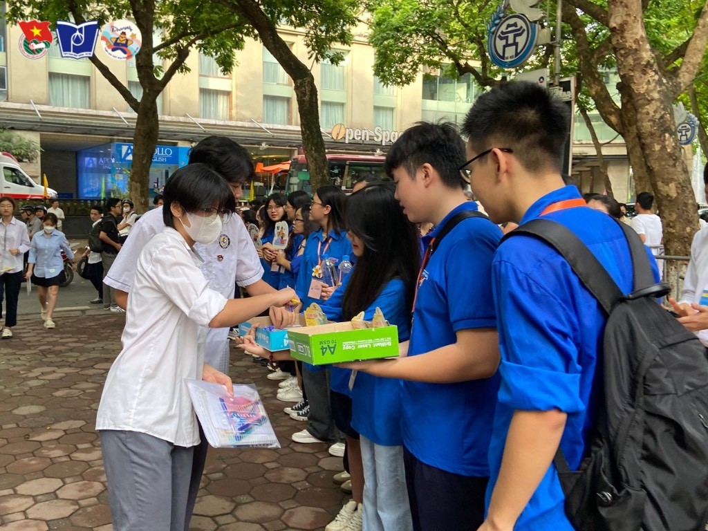 "Tiếp sức mùa thi" Hà Nội: Lan tỏa yêu thương và trách nhiệm