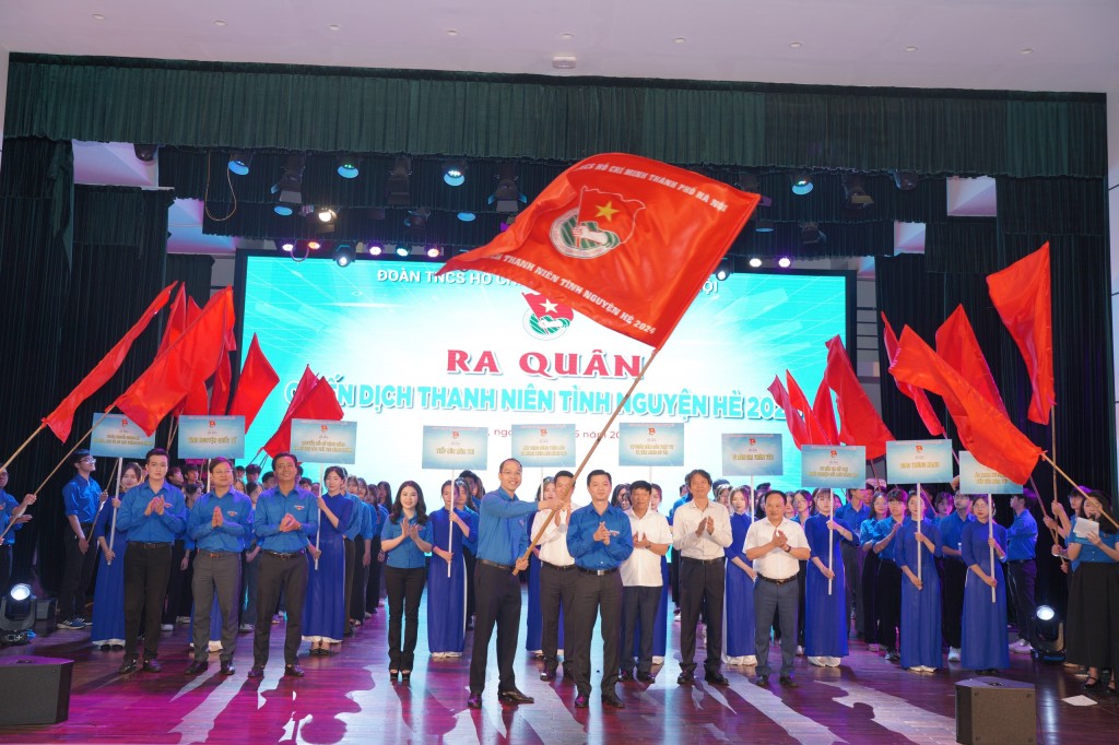 Thanh niên Thủ đô sôi nổi ra quân chiến dịch tình nguyện hè 2024