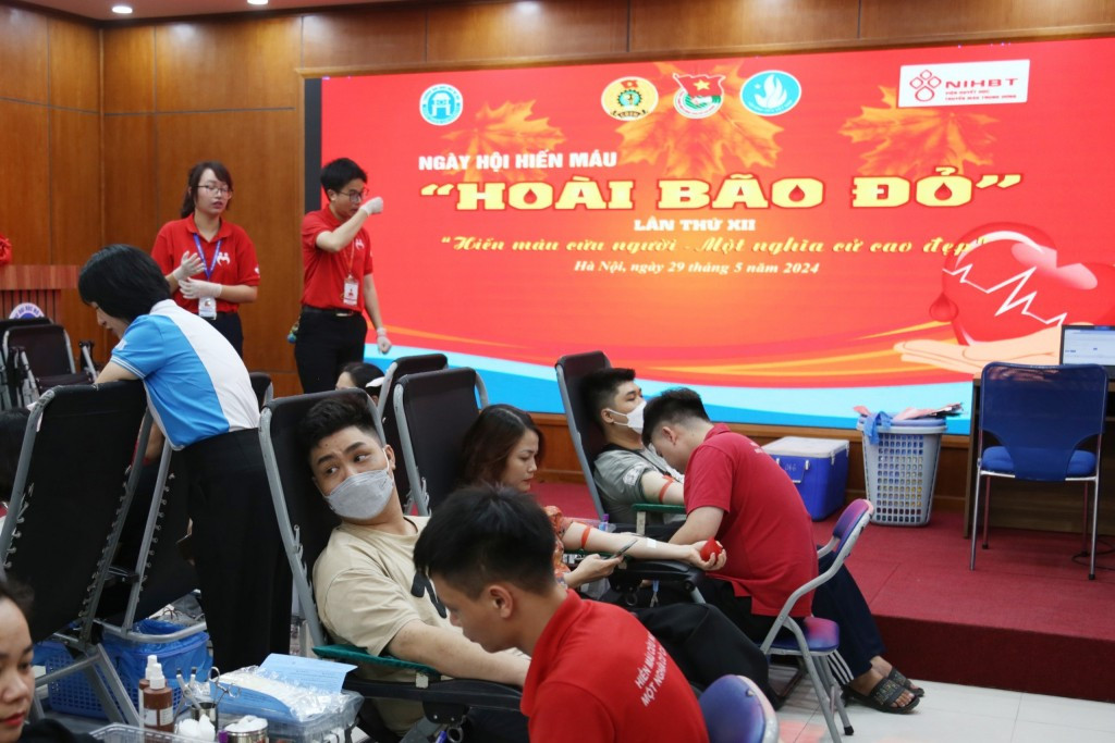 "Hoài bão đỏ" - Ngọn lửa nhân ái lan tỏa tại Trường Đại học Mở Hà Nội