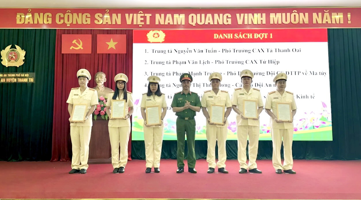 Công an huyện Thanh Trì: 157 cán bộ, chiến sĩ được thăng cấp bậc hàm, nâng bậc lương năm 2024