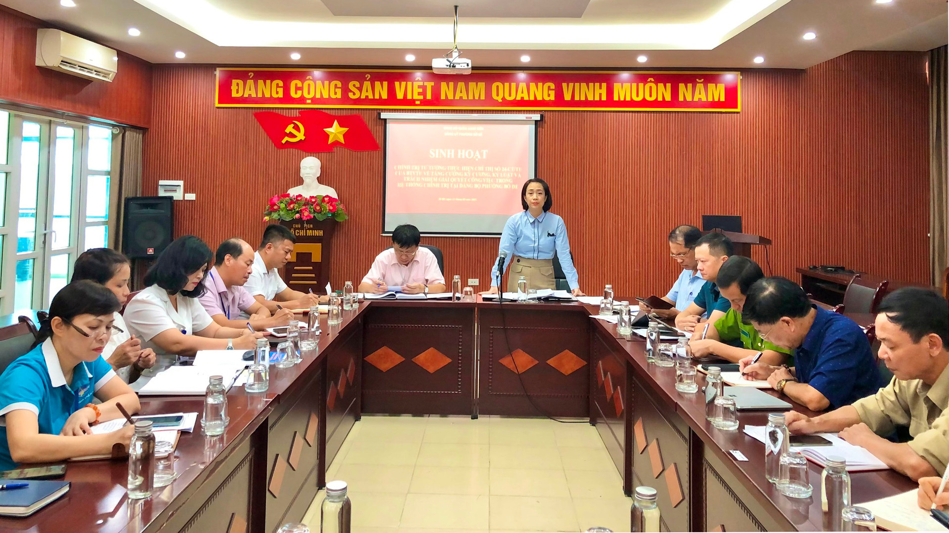 Thực hiện Chỉ thị số 24-CT/TU của Ban Thường vụ Thành ủy Hà Nội:  Đề cao kỷ cương, kỷ luật, nâng cao chất lượng phục vụ nhân dân
