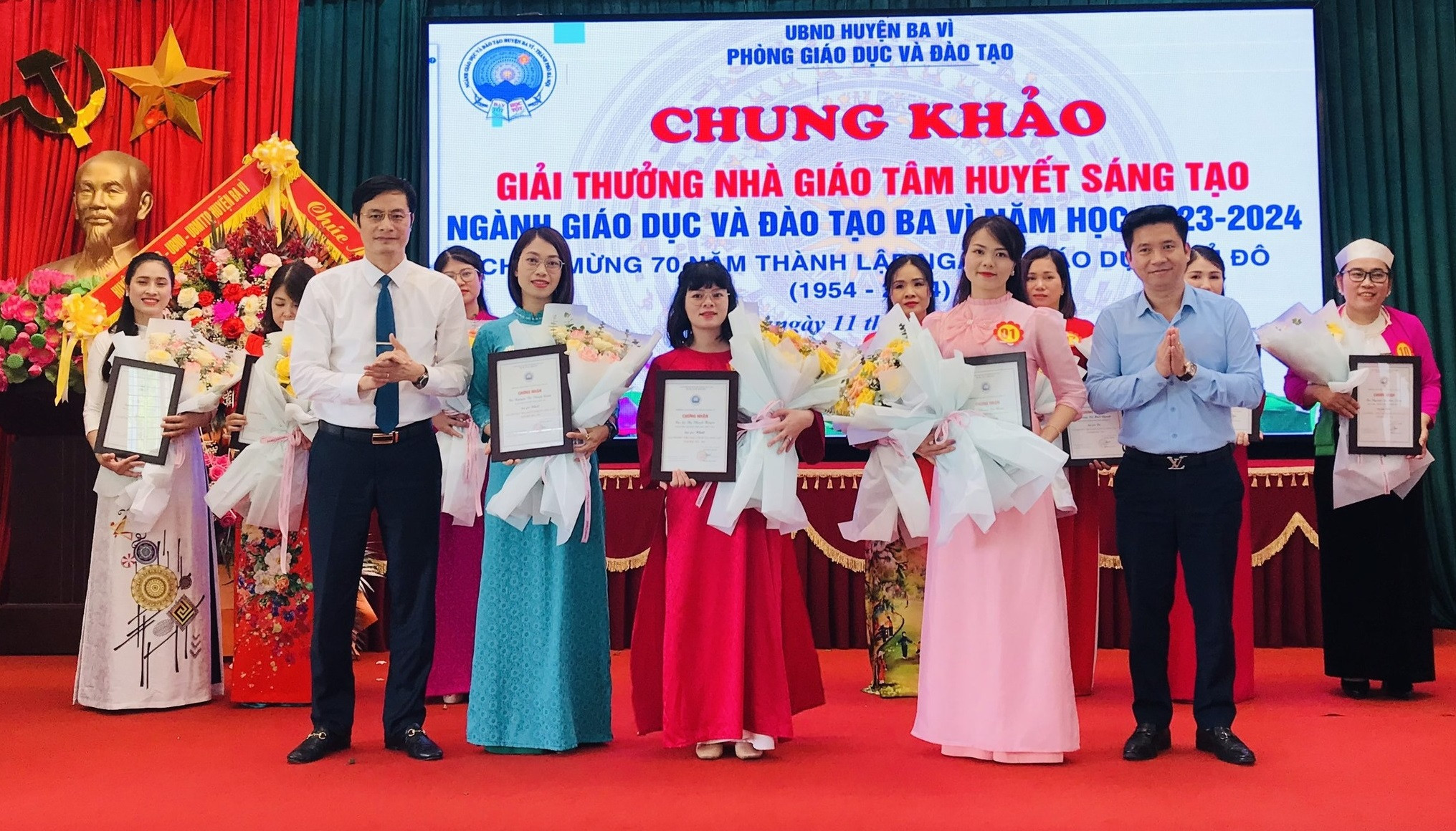 "Giải thưởng Nhà giáo Hà Nội tâm huyết sáng tạo" tôn vinh những nhà giáo xuất sắc huyện Ba Vì