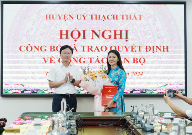 Huyện Thạch Thất điều động, phân công cán bộ chủ chốt tại Ban Tổ chức Huyện uỷ