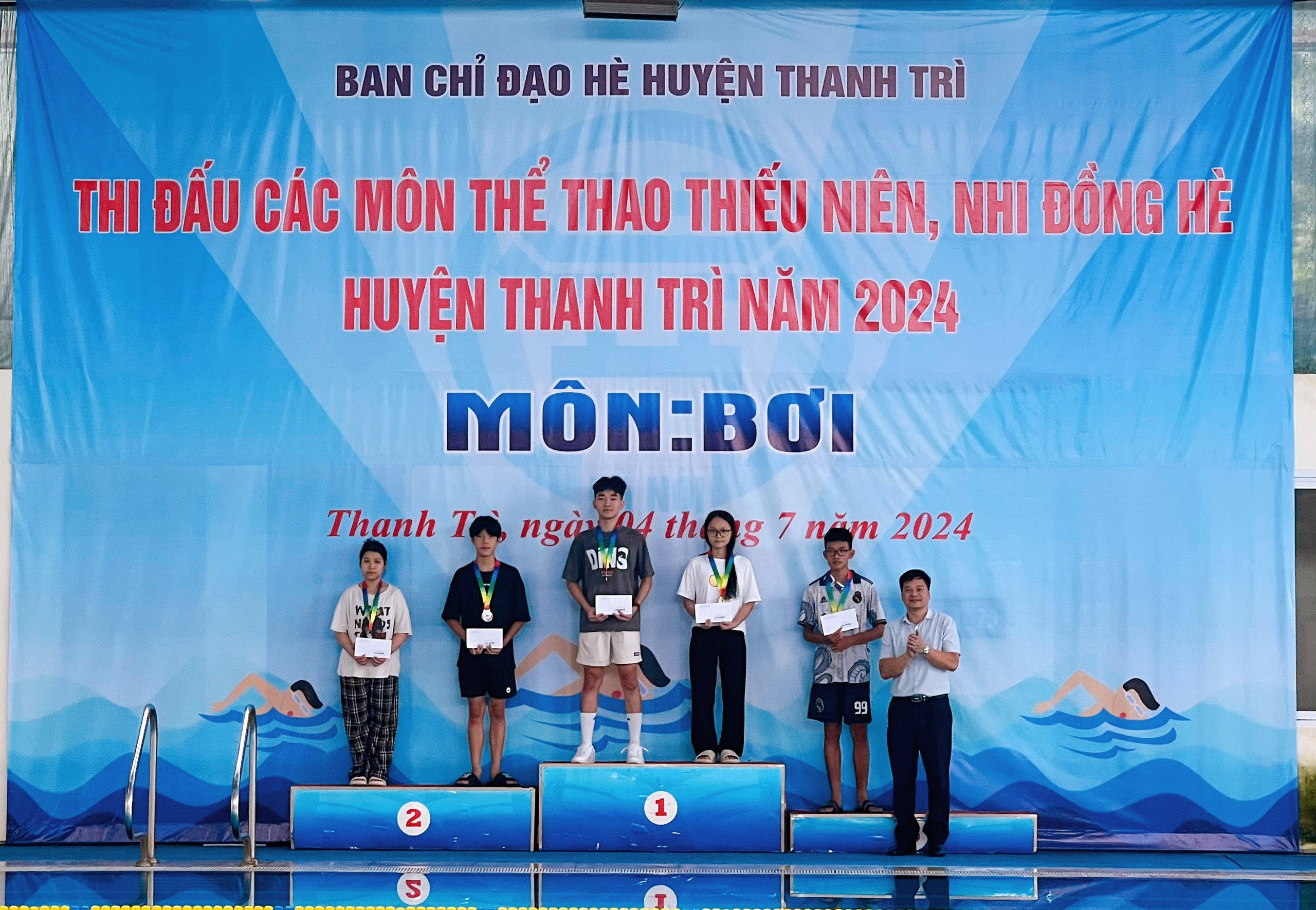 Huyện Thanh Trì tổ chức giải bơi thiếu niên, nhi đồng năm 2024: Sôi động và thành công rực rỡ