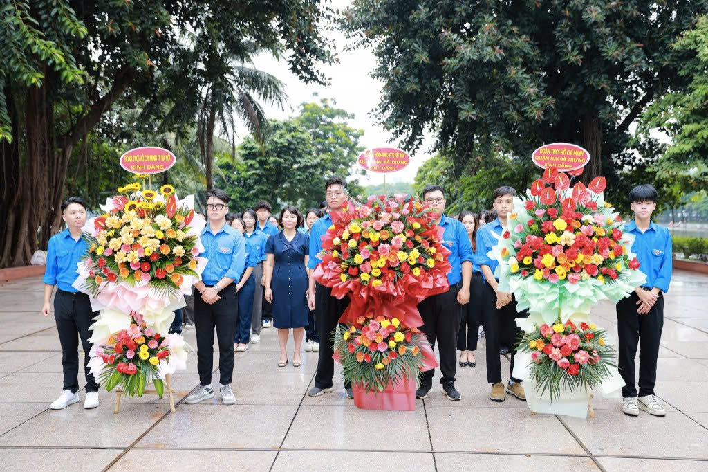 Hội LHTN quận Hai Bà Trưng báo công dâng Bác, khẳng định dấu ấn trong nhiệm kỳ 2019-2024