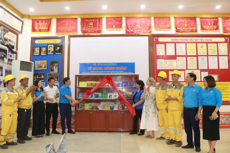 Liên đoàn Lao động huyện Chương Mỹ: Tủ sách Công đoàn mang đến niềm vui cho công nhân lao động
