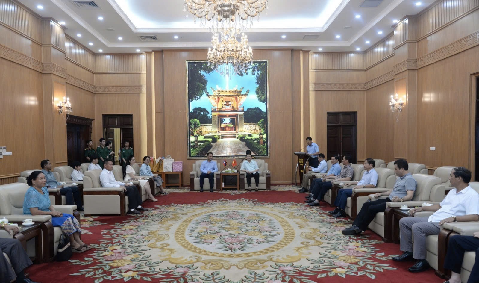 Lực lượng vũ trang Thủ đô Hà Nội và Thủ đô Viêng Chăn (Lào) tăng cường hợp tác