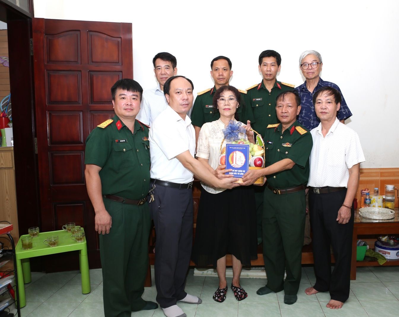 Quận Bắc Từ Liêm: Thăm và tặng quà, tri ân Mẹ Việt Nam Anh hùng Trần Thị Hảo