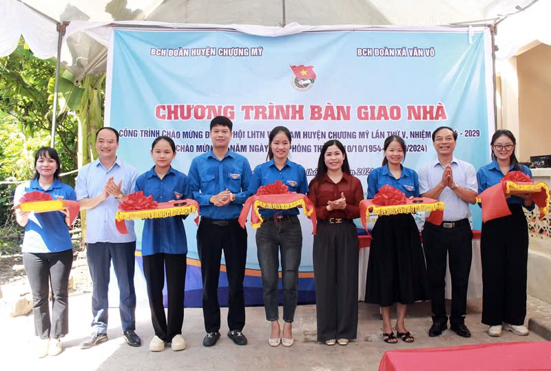 Huyện đoàn Chương Mỹ chung tay sữa chữa nhà ở cho gia đình liệt sĩ