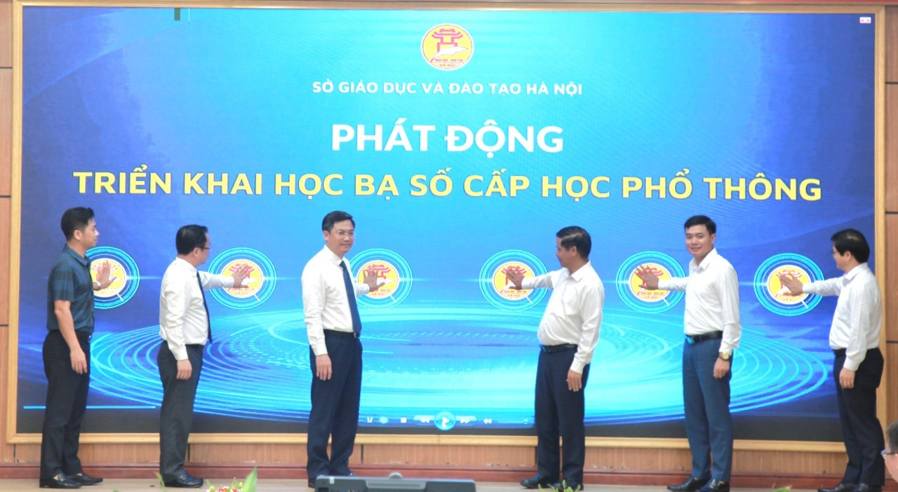 Thành phố Hà Nội tiên phong chuyển đổi số trong giáo dục với học bạ số