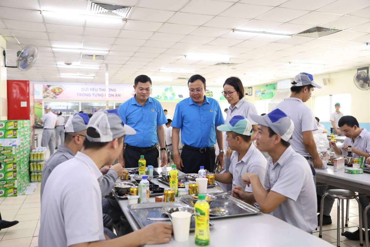 Bữa cơm Công đoàn - Gắn kết yêu thương, chia sẻ cùng người lao động