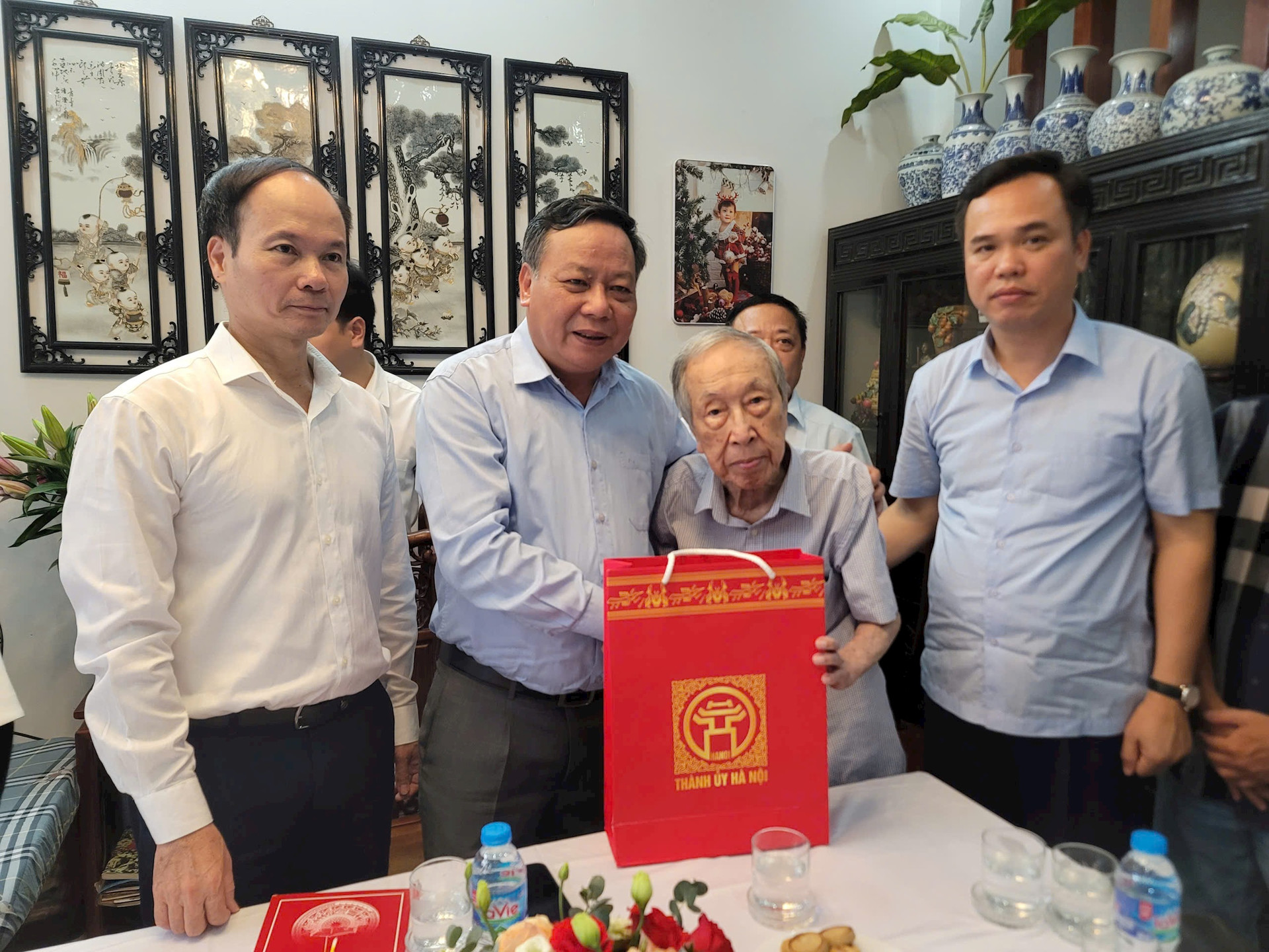 Tri ân những đóng góp của đồng chí Lê Đức Vân trong sự nghiệp cách mạng và xây dựng Thủ đô