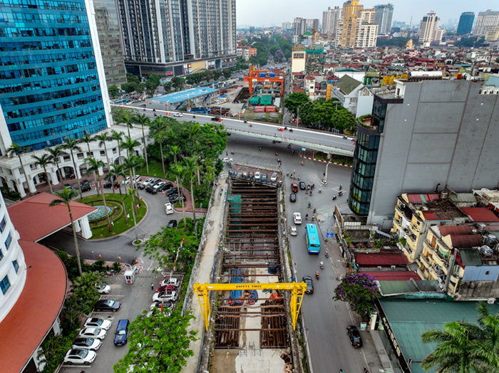 Phân luồng giao thông phục vụ thi công Dốc hạ ngầm khu vực C tuyến đường sắt Nhổn - Ga Hà Nội