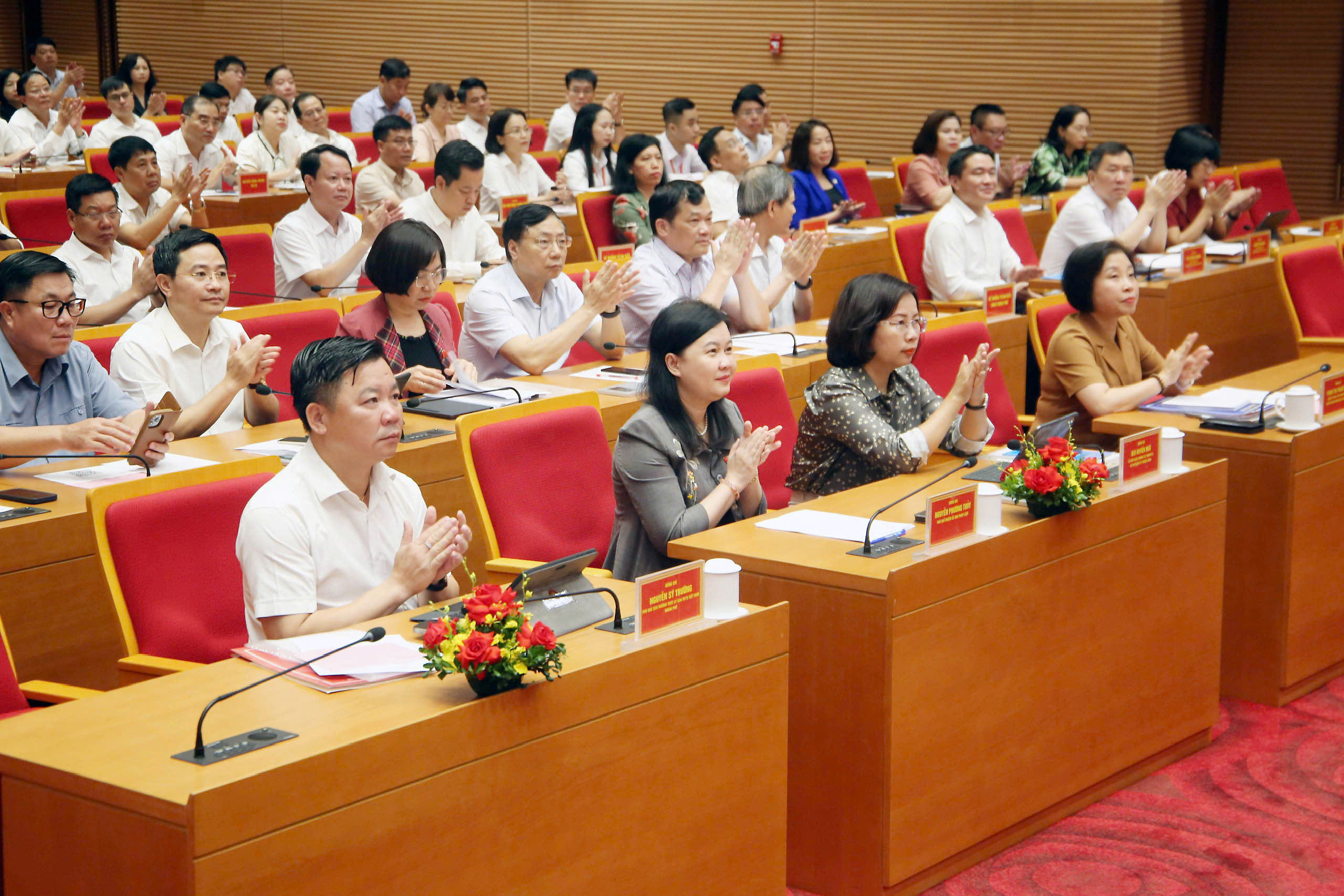Trách nhiệm của HĐND các cấp thành phố trong việc ban hành nghị quyết phát triển kinh tế - xã hội