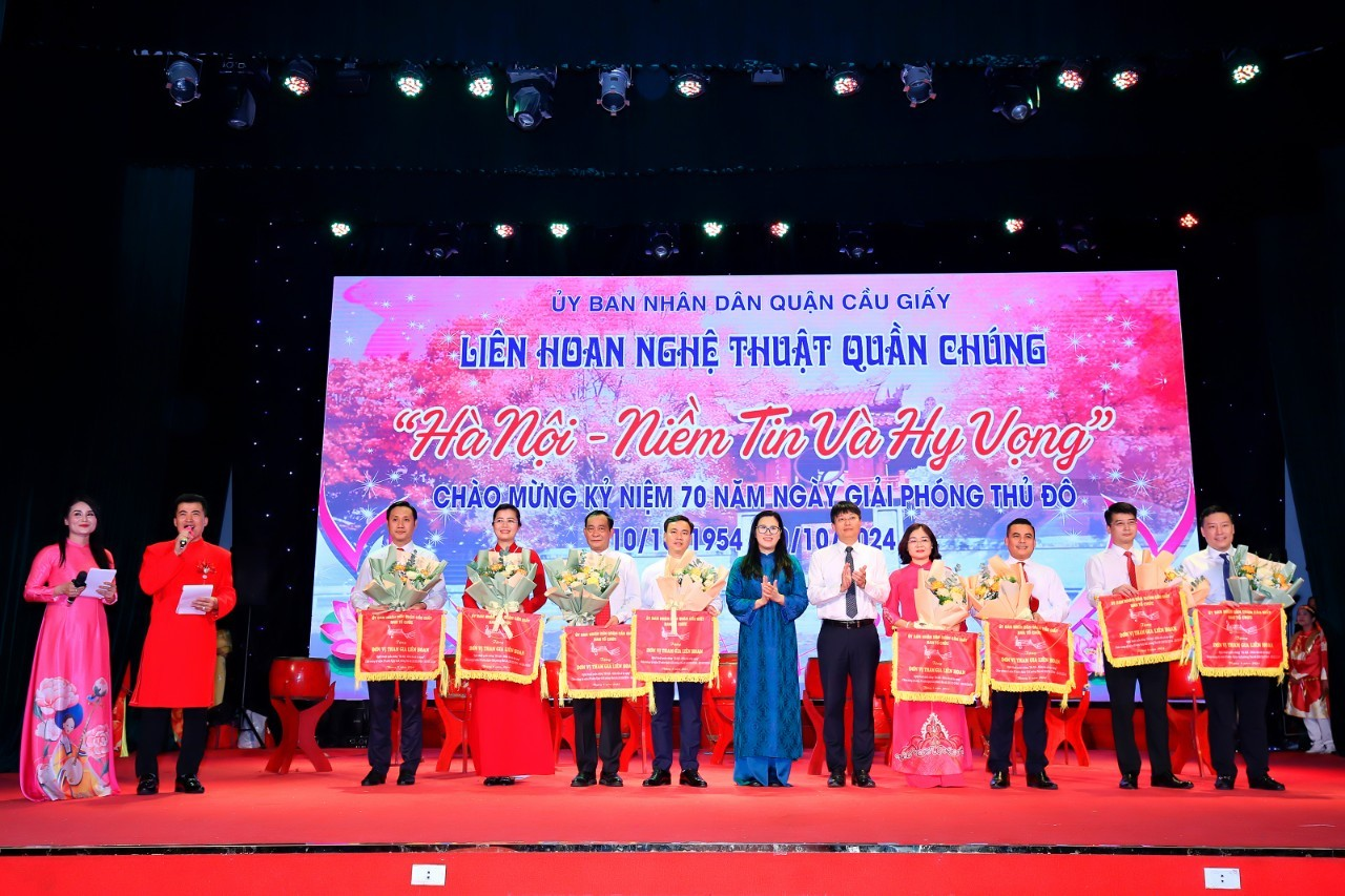 Liên hoan Nghệ thuật quần chúng quận Cầu Giấy 2024: Sắc màu văn hóa thăng hoa, lan tỏa tinh thần đoàn kết