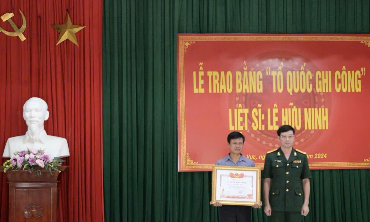Lễ công bố quyết định và trao Bằng Tổ quốc ghi công cho thân nhân liệt sĩ Lê Hữu Ninh