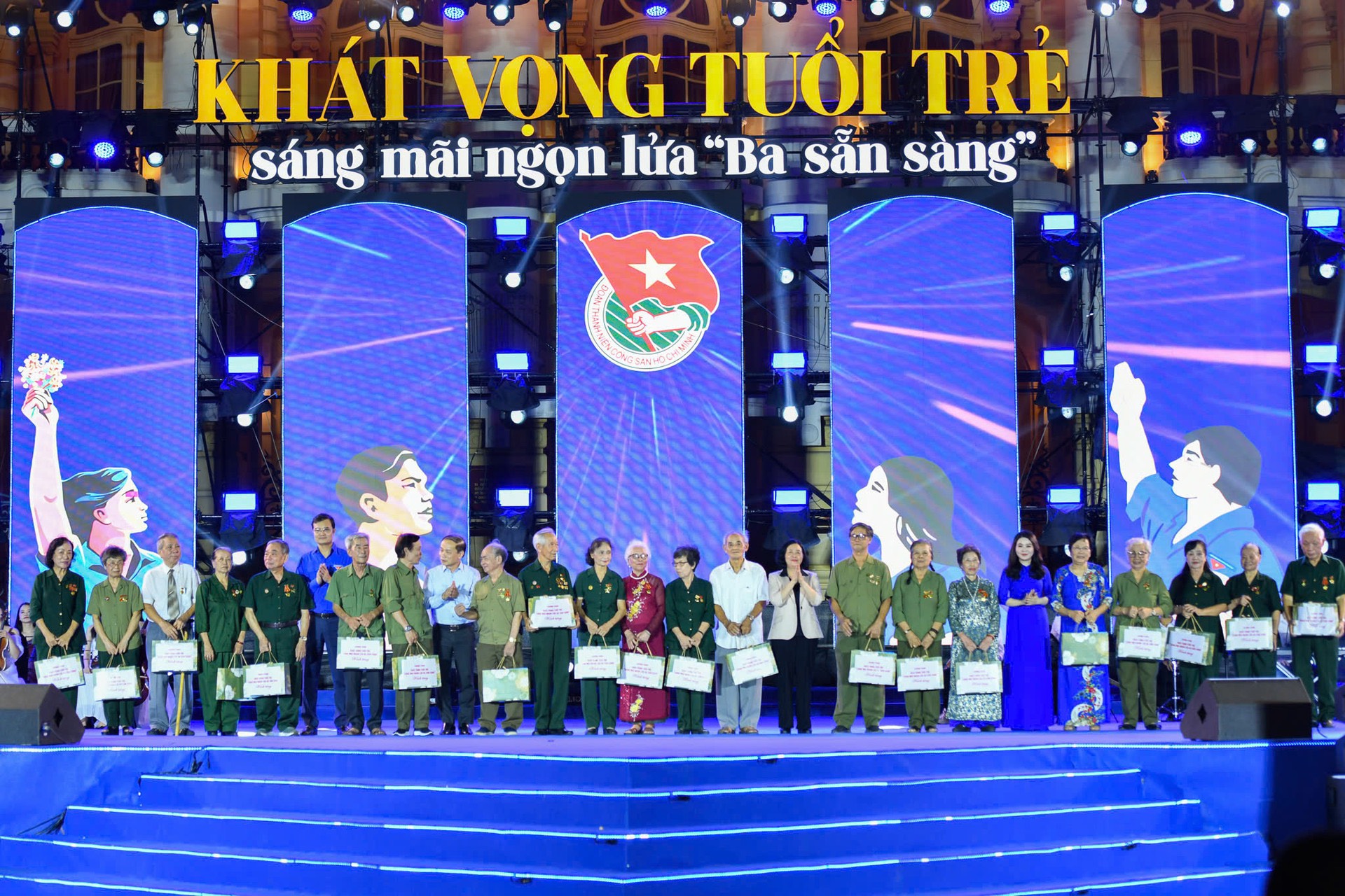 Bí thư Thành ủy Bùi Thị Minh Hoài dự chương trình kỷ niệm 60 năm phong trào “Ba sẵn sàng” 