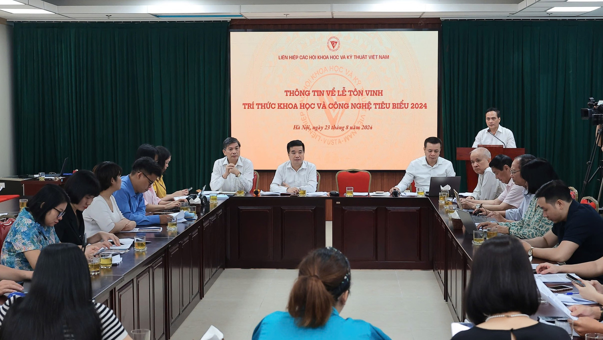 Tôn vinh 135 trí thức khoa học và công nghệ hàng đầu Việt Nam