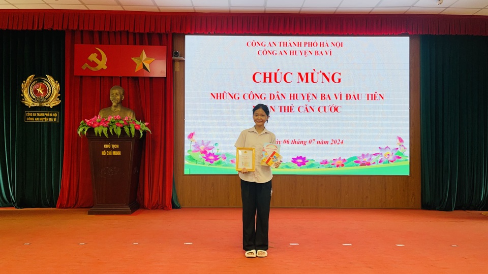 Huyện Ba Vì: Cấp căn cước công dân mẫu mới, phục vụ người dân hiệu quả