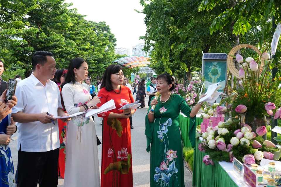 Cuộc thi "Dáng sen Tây Hồ" - Tôn vinh vẻ đẹp và nghệ thuật văn hóa sen