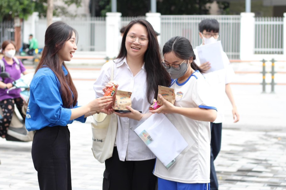 Thành phố Hà Nội: "Tiếp sức mùa thi" - Hành trình đồng hành cùng sĩ tử