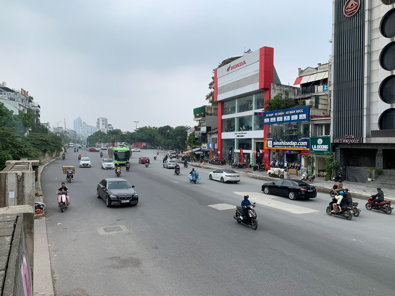 Phương án phân luồng giao thông trên đường Âu Cơ để tránh ùn tắc