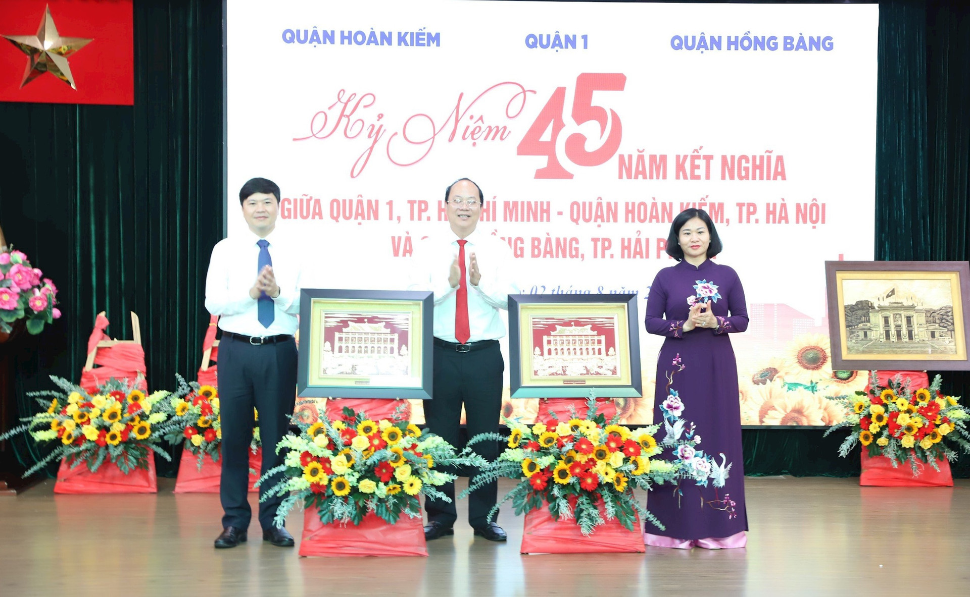 Kỷ niệm 45 năm kết nghĩa: Quận Hoàn Kiếm, quận 1 và quận Hồng Bàng cùng nhìn lại chặng đường đoàn kết, phát triển