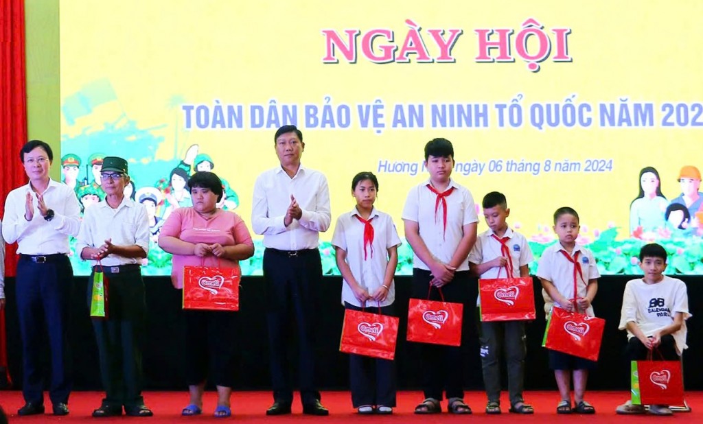 Dựa vào Nhân dân để giữ vững an ninh trật tự ngay từ cơ sở