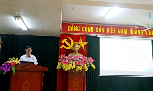 Trung tâm Chính trị thị xã Sơn Tây tổ chức lớp bồi dưỡng lý luận chính trị cho đảng viên mới