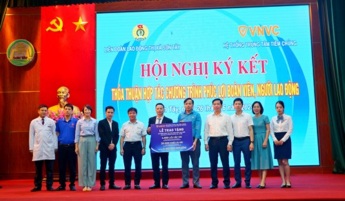 Công ty Cổ phần Vacxin Việt Nam hỗ trợ nhiều ưu đãi cho đoàn viên công đoàn thị xã Sơn Tây