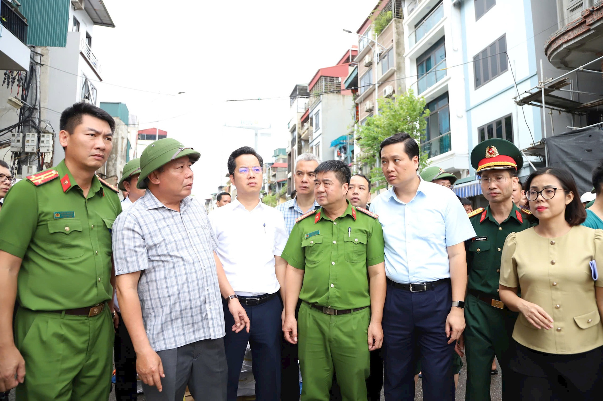 Quận Hoàn Kiếm triển khai khẩn cấp phương án sơ tán người dân vùng ven sông Hồng trước nguy cơ ngập lụt nghiêm trọng