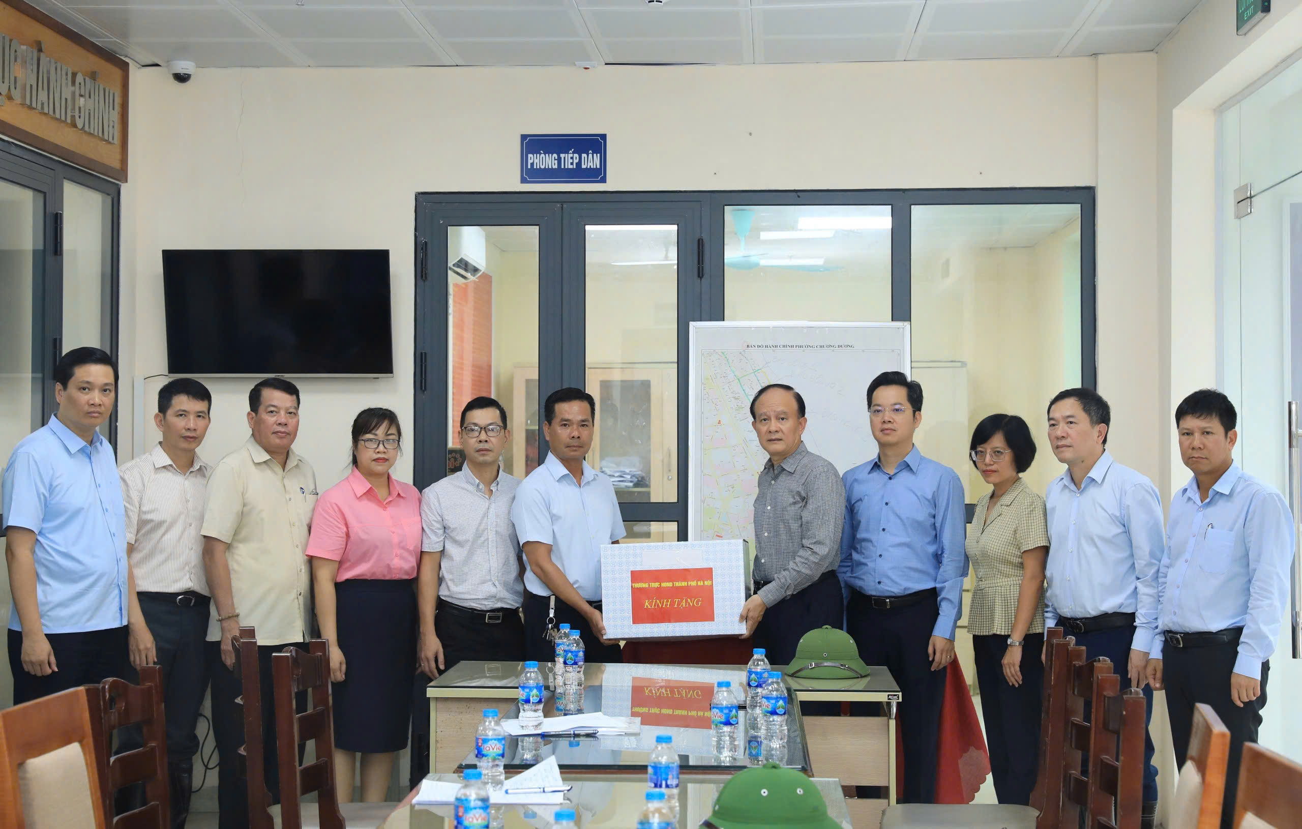 Chủ tịch HĐND Thành phố Nguyễn Ngọc Tuấn thị sát công tác phòng chống lũ tại phường Chương Dương và phường Phúc Tân (quận Hoàn Kiếm)