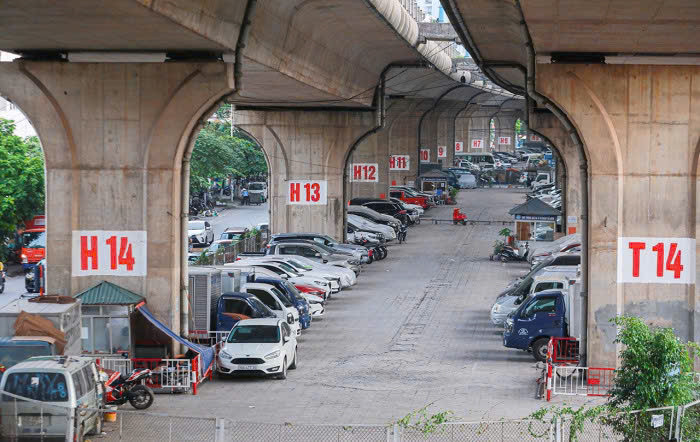 Thành phố Hà Nội tổ chức trông giữ xe miễn phí cho người dân vùng lũ ngoài đê sông Hồng