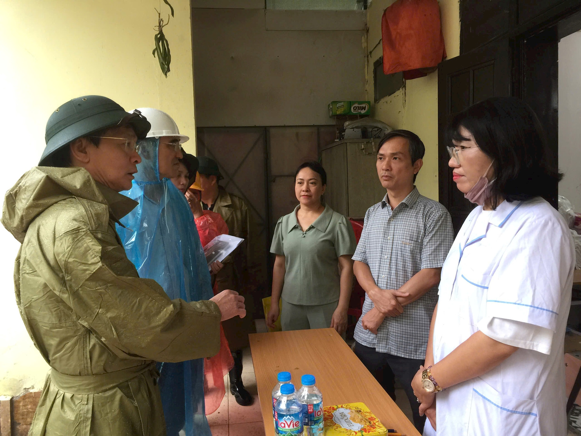 Sở Y tế Hà Nội khẩn trương ứng phó với mưa lũ, bảo đảm an toàn sức khỏe cho người dân tại Phúc Xá và điểm sơ tán Ba Đình
