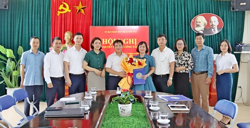 Thị xã Sơn Tây công bố các quyết định về công tác cán bộ thuộc khối giáo dục mầm non