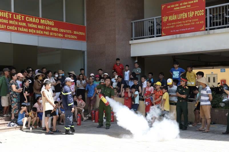 Huyện Thanh Trì tăng cường tập huấn phòng cháy chữa cháy: Thực hành ngay, dễ hiểu và hiệu quả