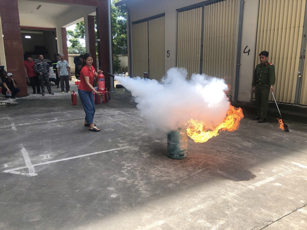Tập huấn kiến thức phòng cháy chữa cháy cho hộ dân kết hợp sản xuất kinh doanh tại huyện Ứng Hòa