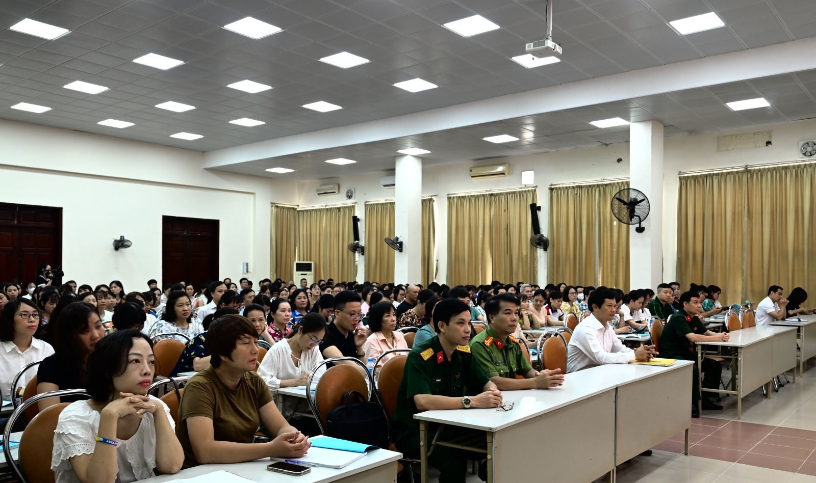 Bồi dưỡng kiến thức quốc phòng và an ninh cho đối tượng 4: Nâng cao nhận thức và trách nhiệm bảo vệ Tổ quốc