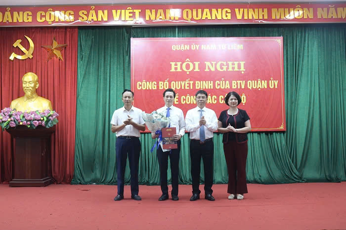 Quận ủy Nam Từ Liêm tổ chức hội nghị trao quyết định về công tác cán bộ