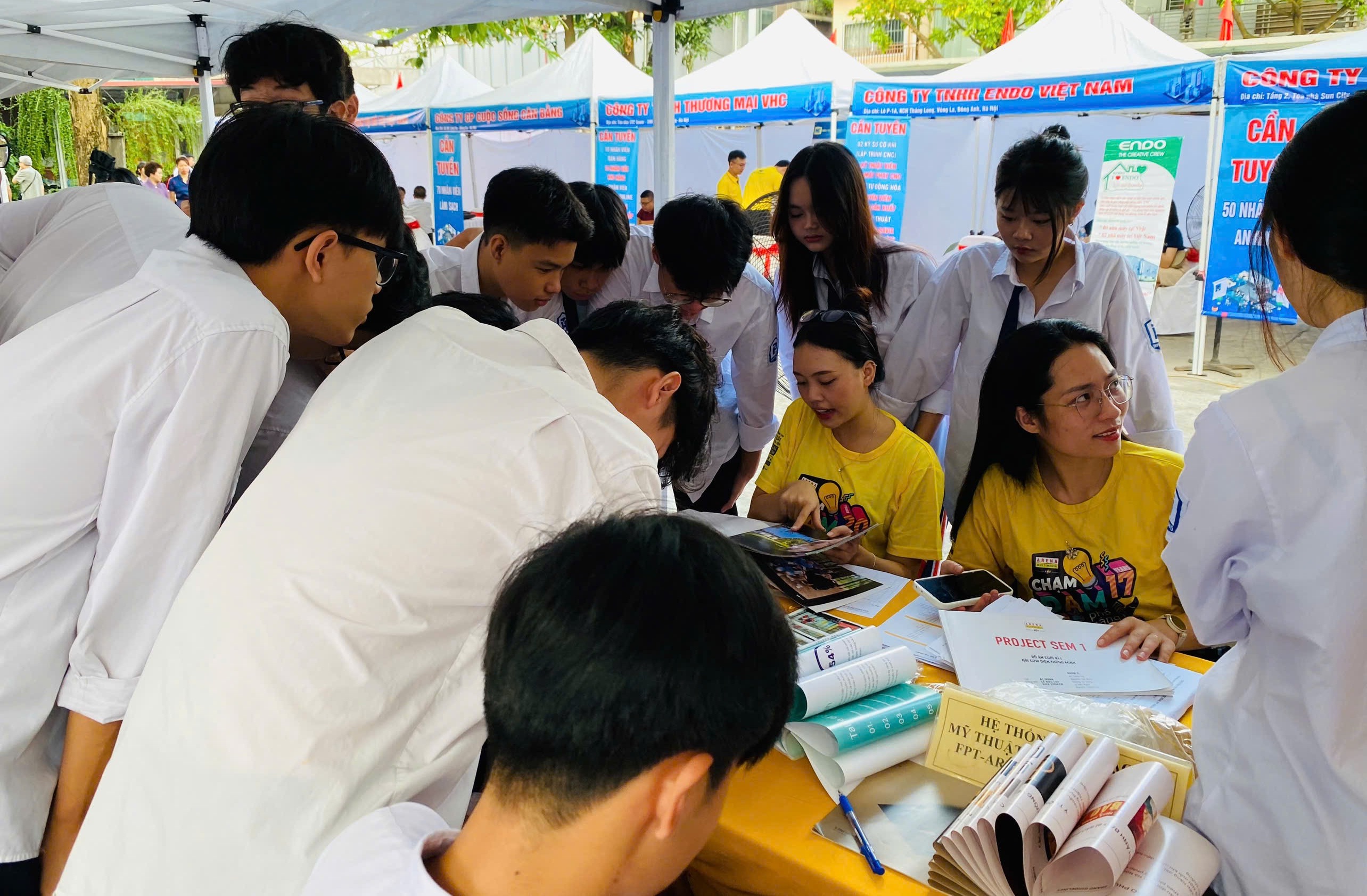 Ngày hội giao dịch việc làm quận Tây Hồ năm 2024: Kết nối lao động và doanh nghiệp hiệu quả