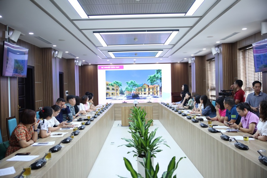 Giao lưu báo chí: Hội Nhà báo Hà Nội và đoàn Điện Biên, Lai Châu làm việc với UBND quận Tây Hồ (thành phố Hà Nội)