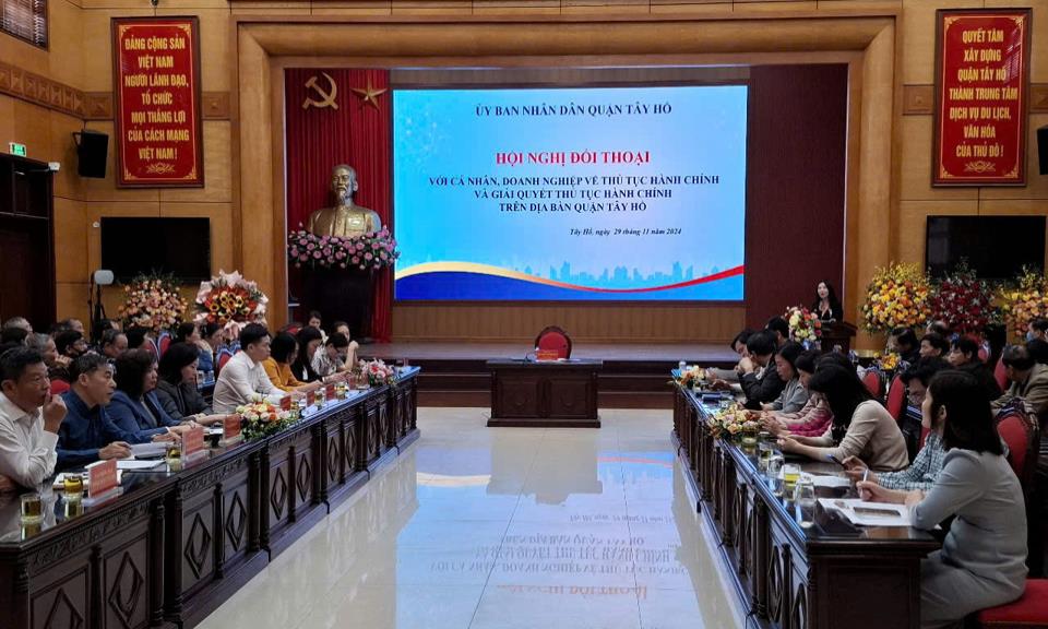 Quận Tây Hồ đẩy mạnh số hóa thủ tục hành chính, nâng cao chất lượng phục vụ người dân và doanh nghiệp