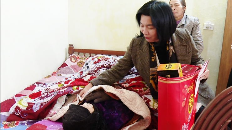 Phó Chủ tịch Thường trực HĐND thành phố Phùng Thị Hồng Hà thăm, tặng quà người có công tại huyện Ứng Hòa: Tôn vinh truyền thống tương thân tương ái